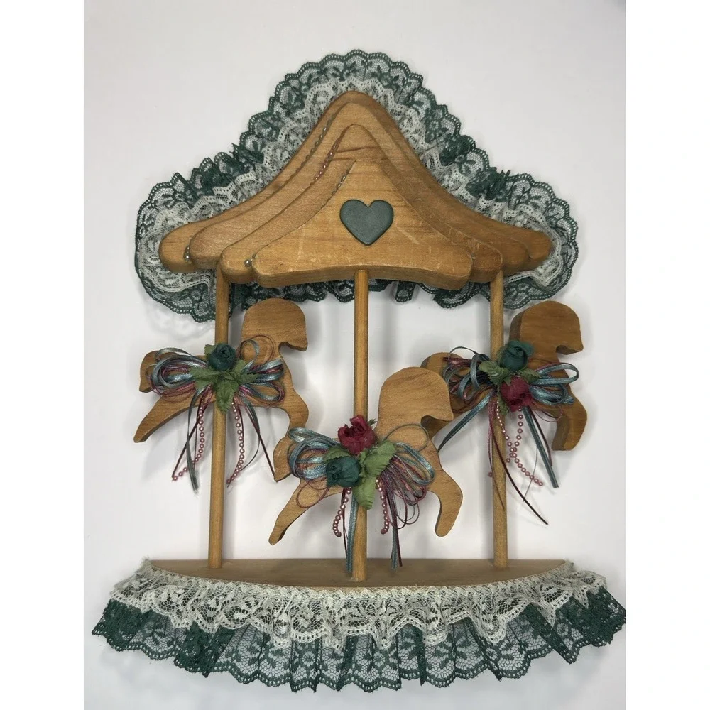 Carousel‎ Horse Wall Hanging Vtg Wooden Horse Lace Country Cottage Home Décor